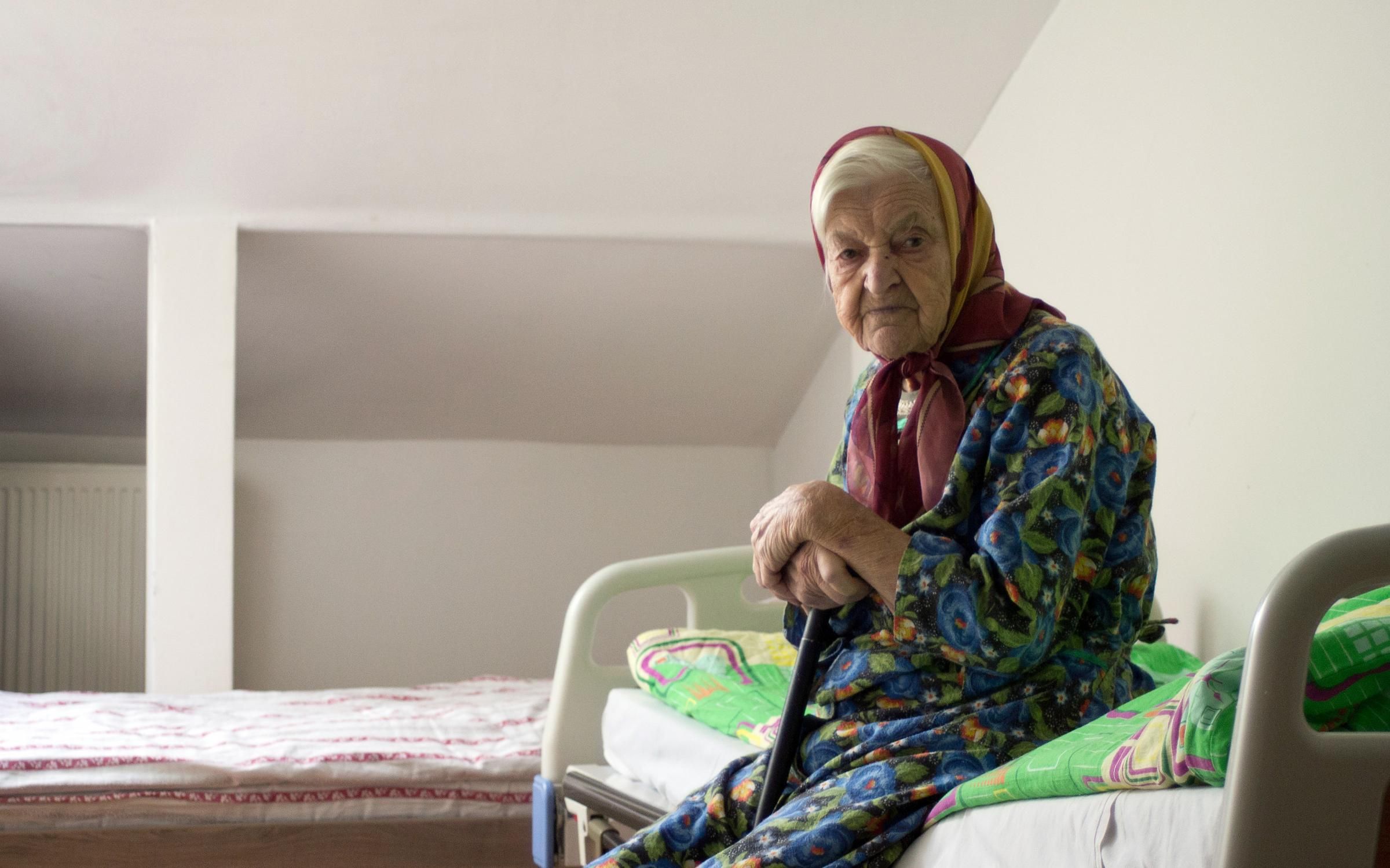 Интернат для больных деменцией. Дом престарелых в Армении. Дом престарелых для больных Альцгеймером. Пансионат для пожилых с депрессией. Дом престарелых Индия.