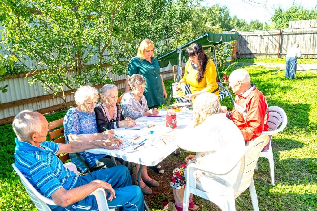 Уход за пожилыми людьми с деменцией за пенсию
